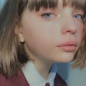 Meet your Posher, Kira